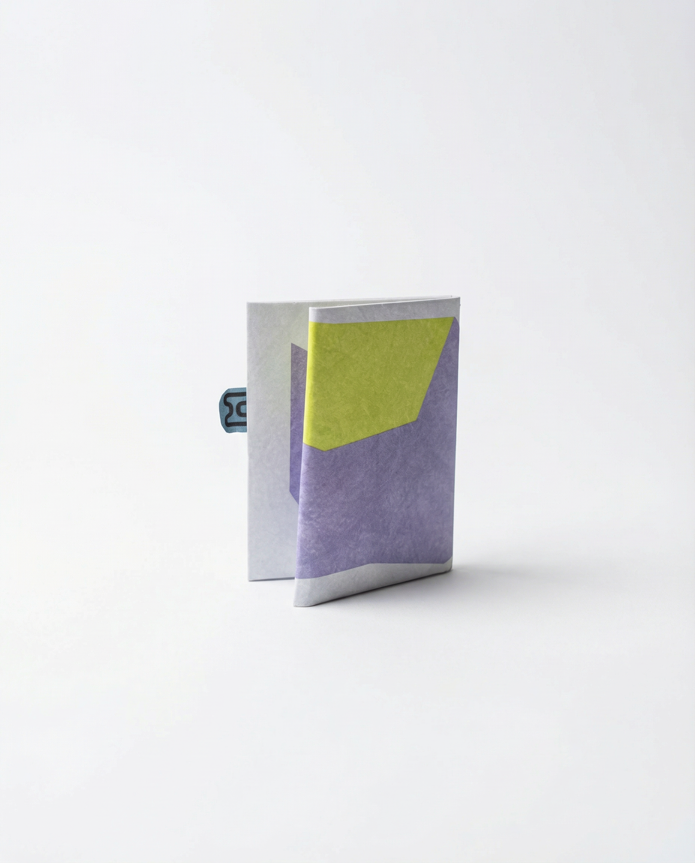 angular miniwallet, back side angled view
