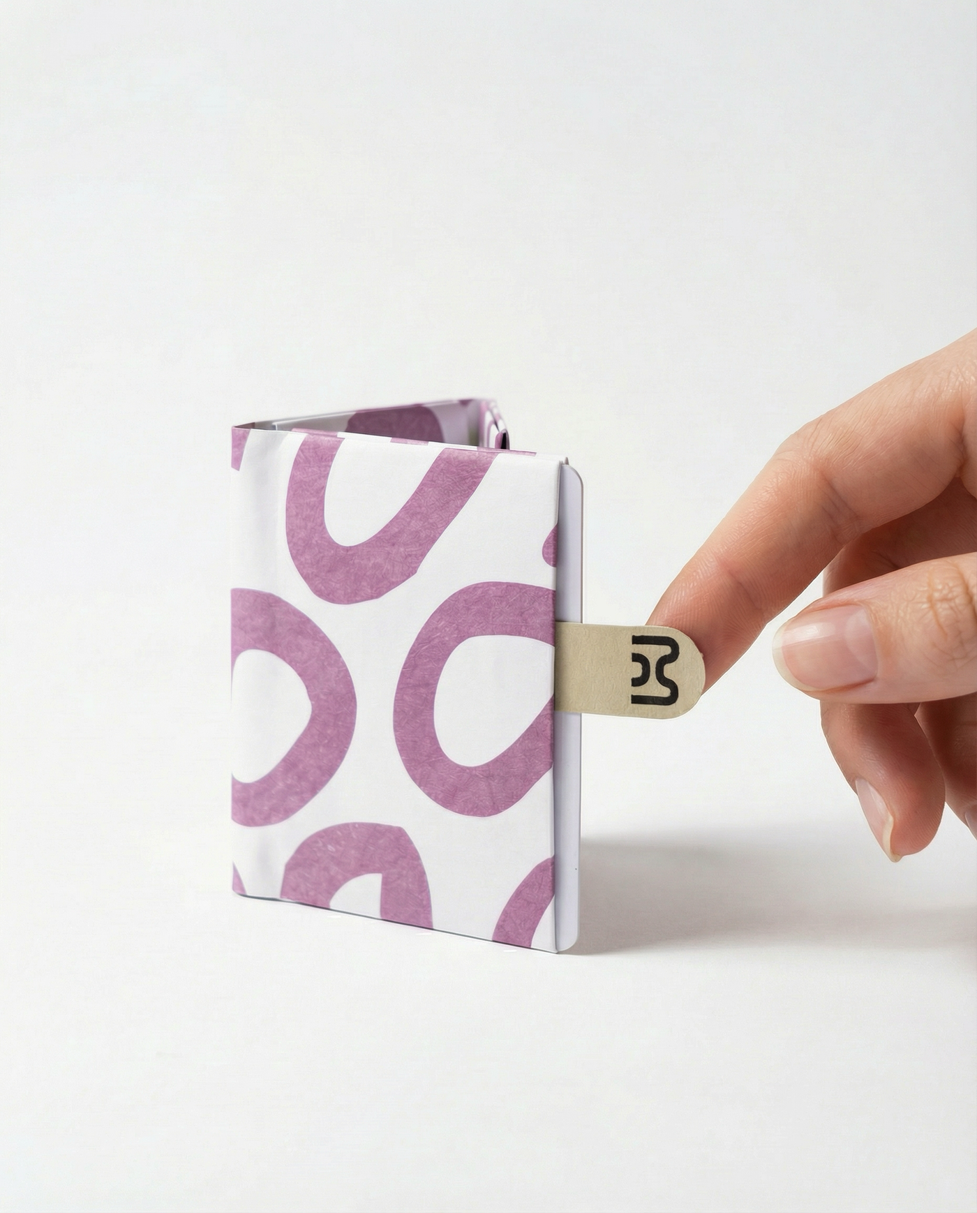 leopard miniwallet with cards, pull-tab visible