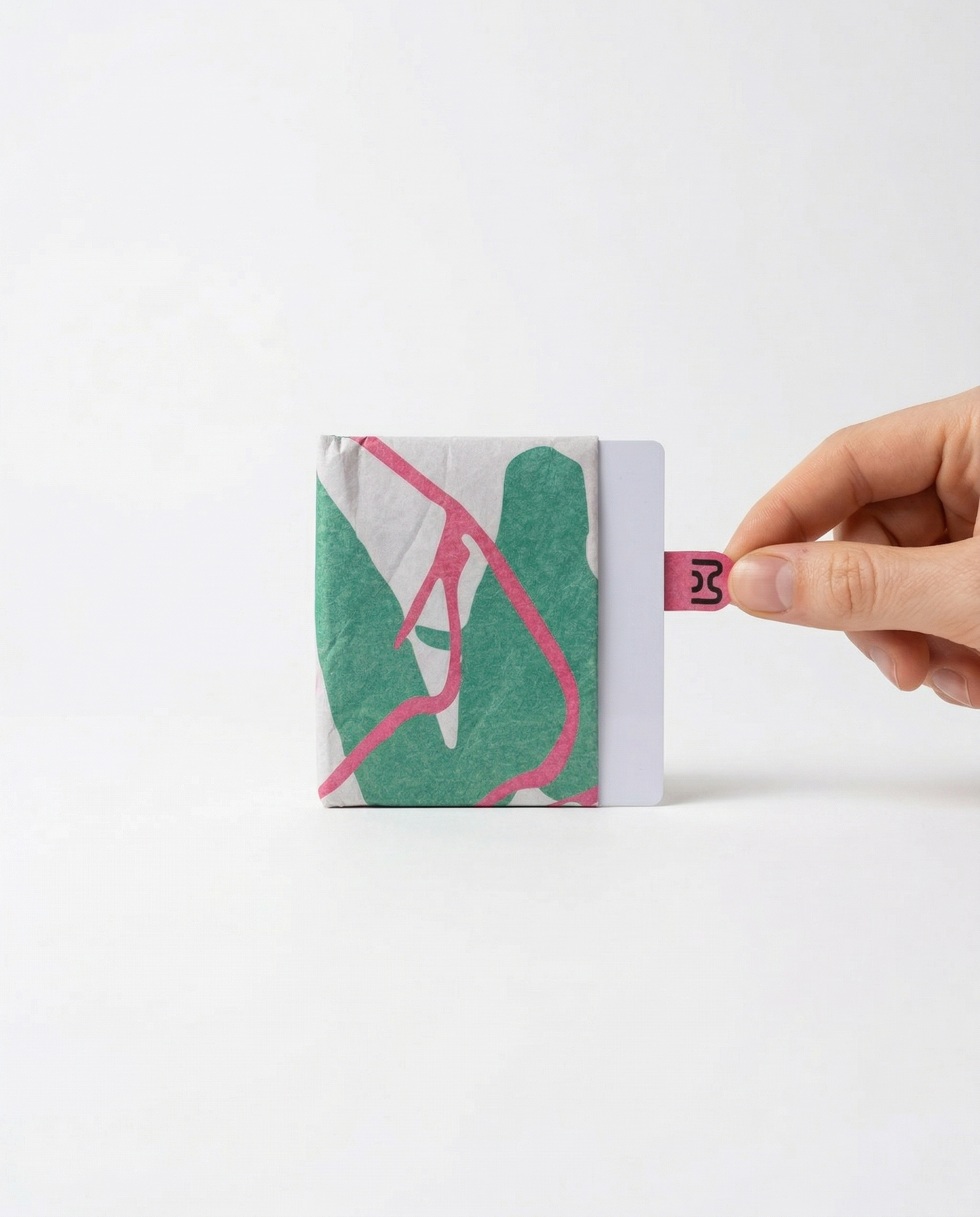 trippy miniwallet with cards, pull-tab visible